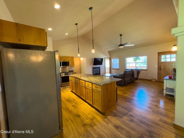 19058 W Panther Rock CT, Hauser, ID 83854
