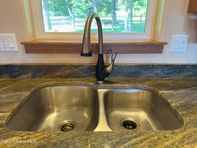 19058 W Panther Rock CT, Hauser, ID 83854