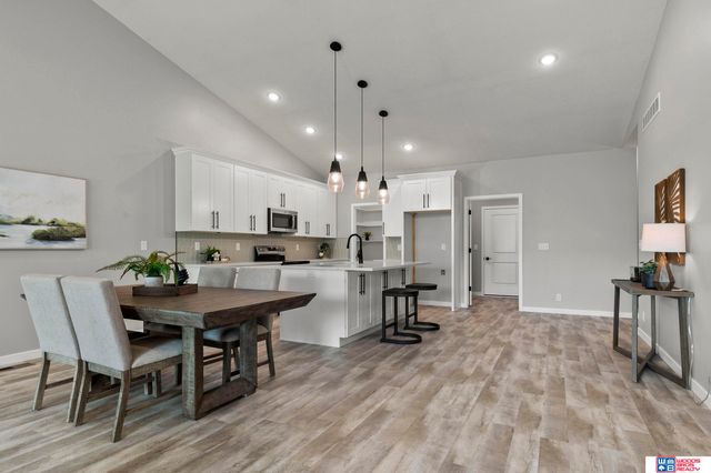 10721 Majestic Lane, Lincoln, NE 68527