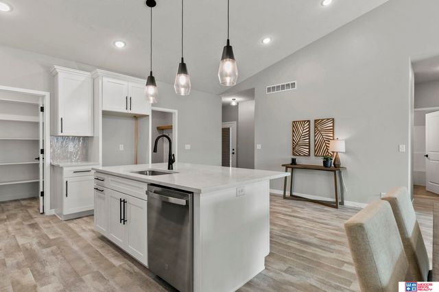 10721 Majestic Lane, Lincoln, NE 68527
