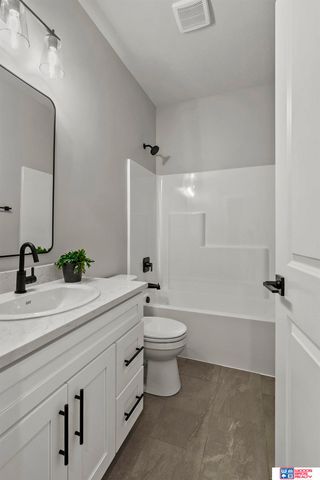 10721 Majestic Lane, Lincoln, NE 68527