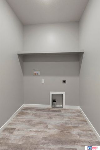 10721 Majestic Lane, Lincoln, NE 68527