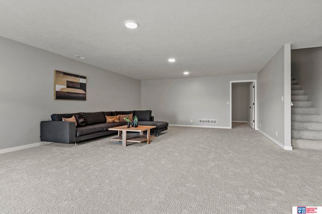 10721 Majestic Lane, Lincoln, NE 68527