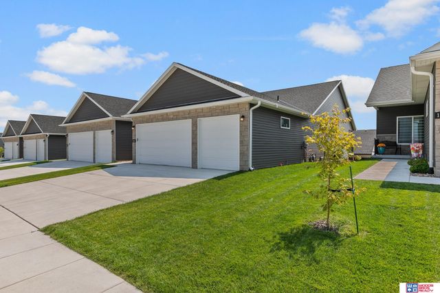 10721 Majestic Lane, Lincoln, NE 68527