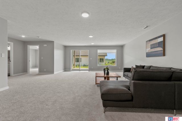 10721 Majestic Lane, Lincoln, NE 68527