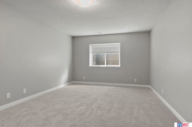 10721 Majestic Lane, Lincoln, NE 68527