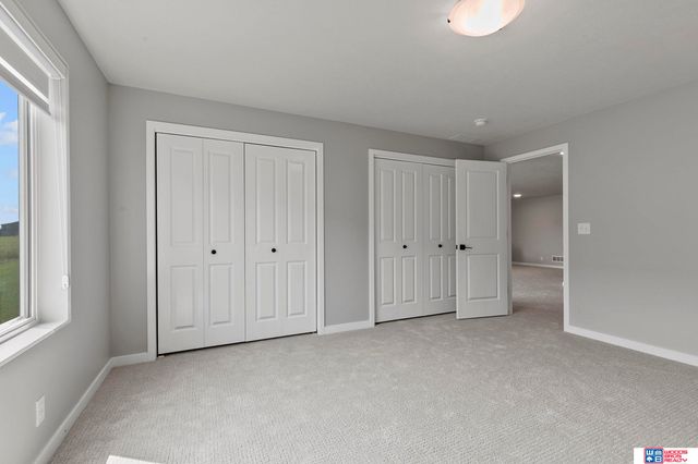 10721 Majestic Lane, Lincoln, NE 68527