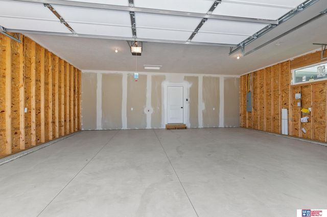 10721 Majestic Lane, Lincoln, NE 68527