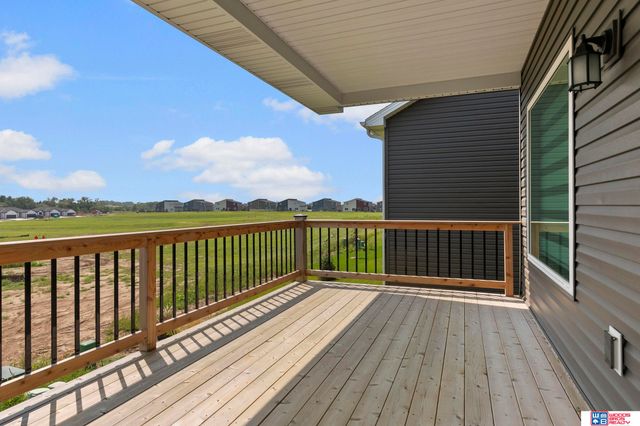 10721 Majestic Lane, Lincoln, NE 68527