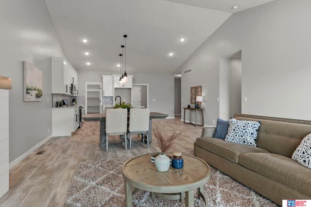 10721 Majestic Lane, Lincoln, NE 68527