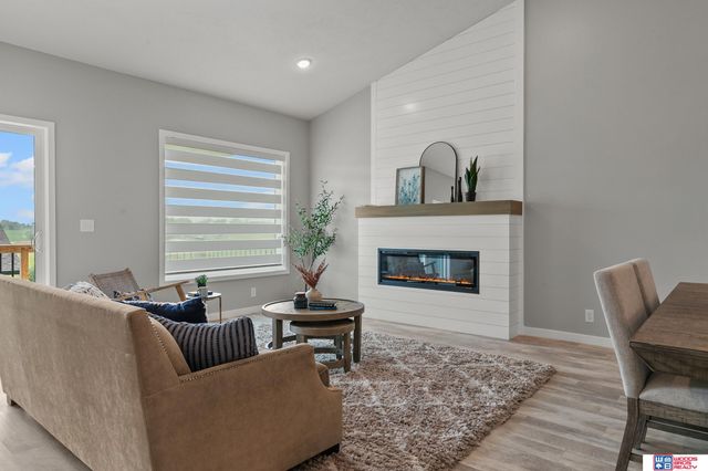 10721 Majestic Lane, Lincoln, NE 68527