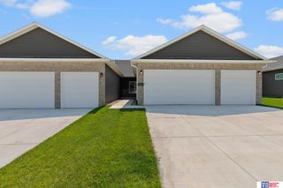 10721 Majestic Lane, Lincoln, NE 68527