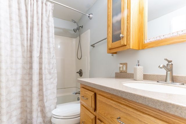 14 Pleasant St B, Franklin, MA 02038