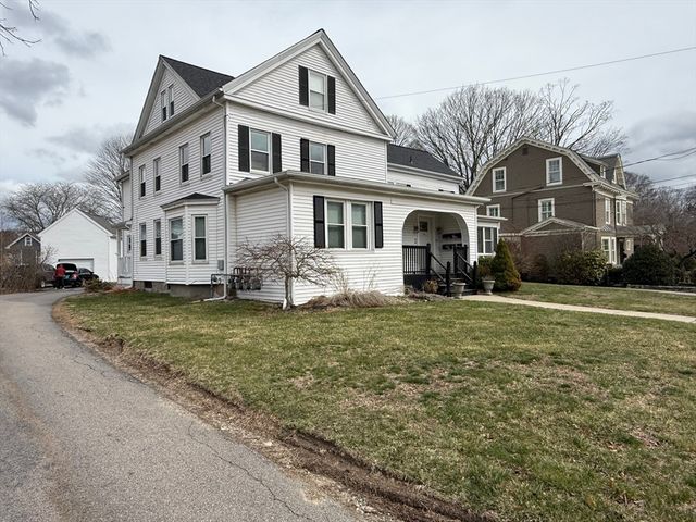14 Pleasant St B, Franklin, MA 02038