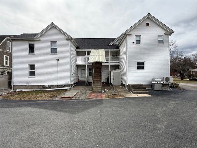 14 Pleasant St B, Franklin, MA 02038