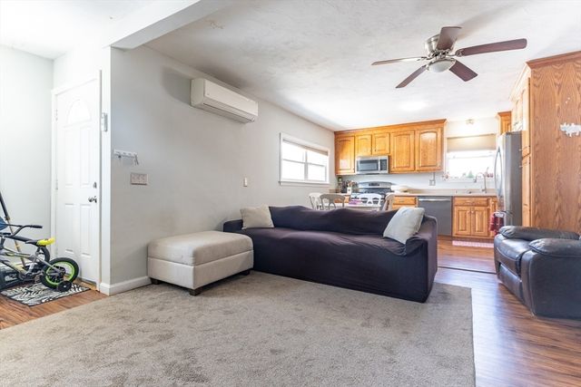 14 Pleasant St B, Franklin, MA 02038