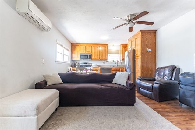 14 Pleasant St B, Franklin, MA 02038