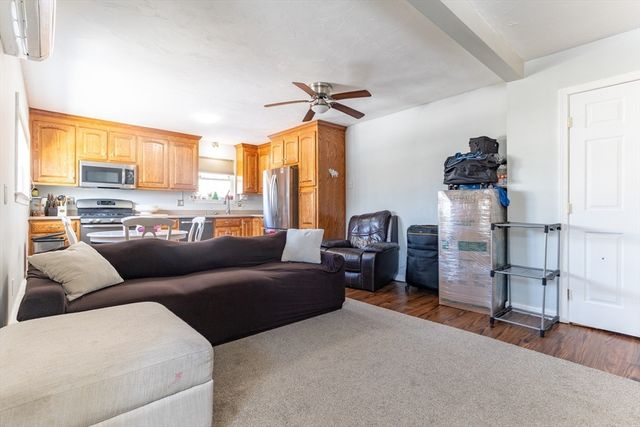 14 Pleasant St B, Franklin, MA 02038