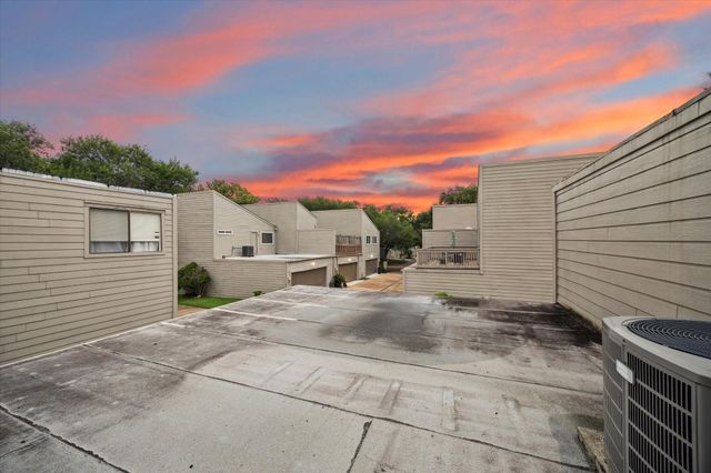 1608 Prairie Mark Lane, Houston, TX 77077