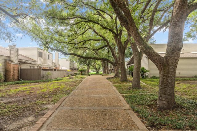 1608 Prairie Mark Lane, Houston, TX 77077