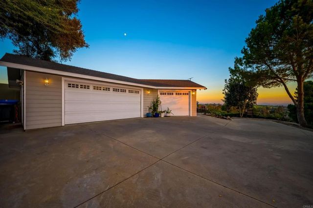 2469 E Mission Road, Fallbrook, CA 92028