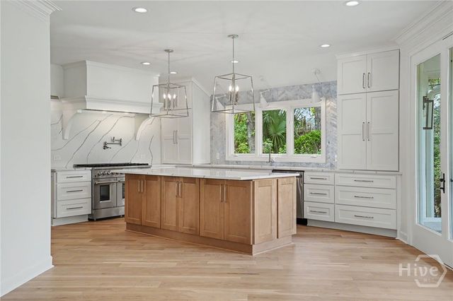 6 Hardwicke Lane, Savannah, GA 31411