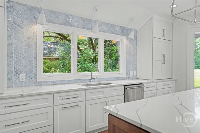 6 Hardwicke Lane, Savannah, GA 31411