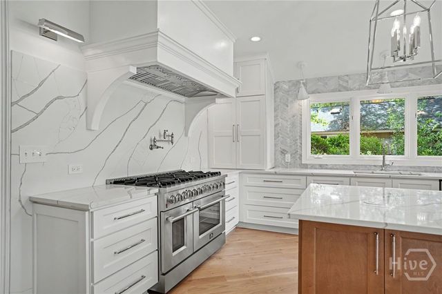 6 Hardwicke Lane, Savannah, GA 31411