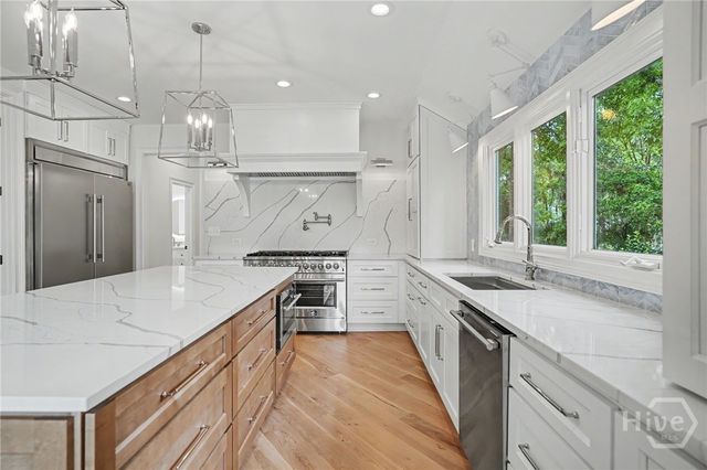 6 Hardwicke Lane, Savannah, GA 31411
