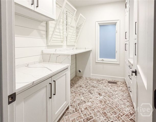 6 Hardwicke Lane, Savannah, GA 31411
