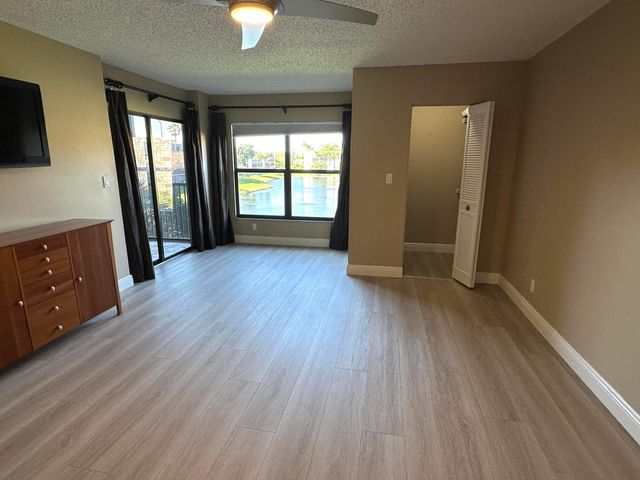 14460 Strathmore Lane 306, Delray Beach, FL 33446