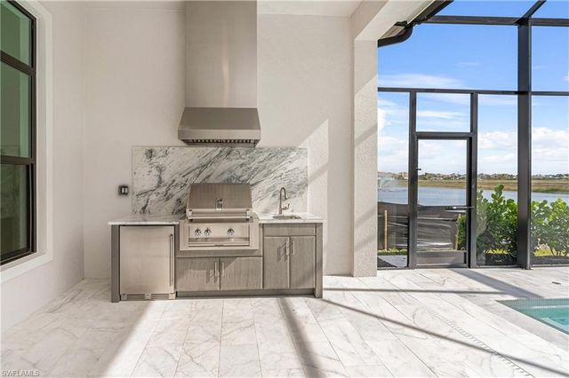 9678 Moonflower CT, Naples, FL 34114