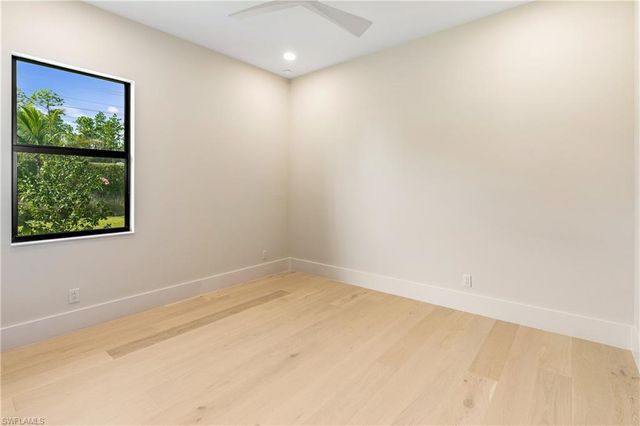 9678 Moonflower CT, Naples, FL 34114