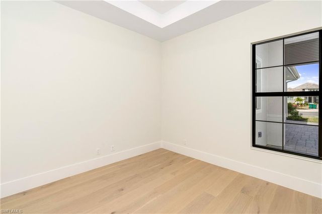 9678 Moonflower CT, Naples, FL 34114