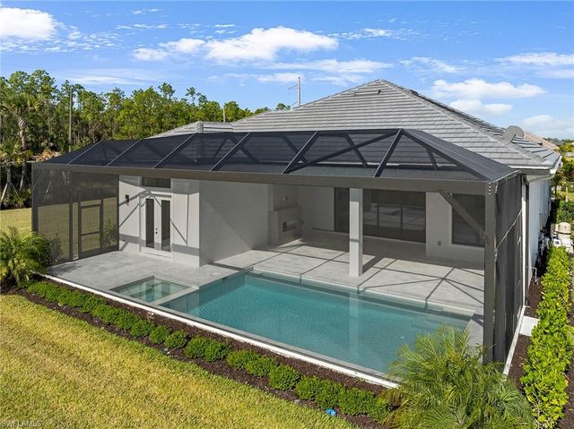 9678 Moonflower CT, Naples, FL 34114