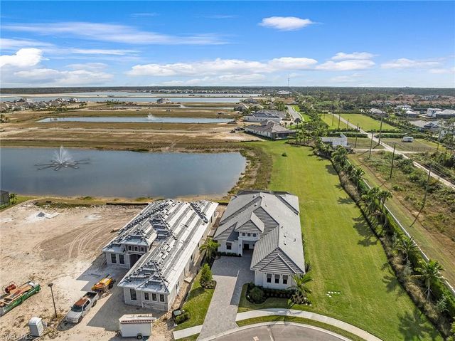 9678 Moonflower CT, Naples, FL 34114