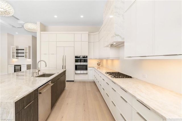 9678 Moonflower CT, Naples, FL 34114