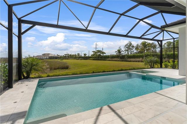 9678 Moonflower CT, Naples, FL 34114