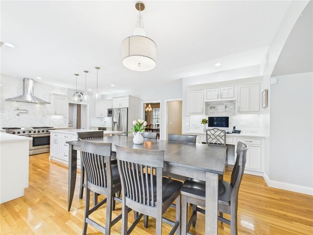 30 Taggart Court, East Greenwich, RI 02818