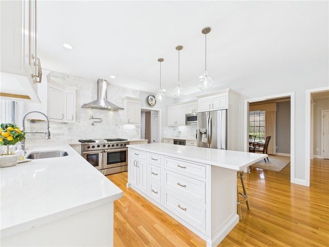 30 Taggart Court, East Greenwich, RI 02818