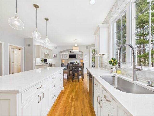 30 Taggart Court, East Greenwich, RI 02818