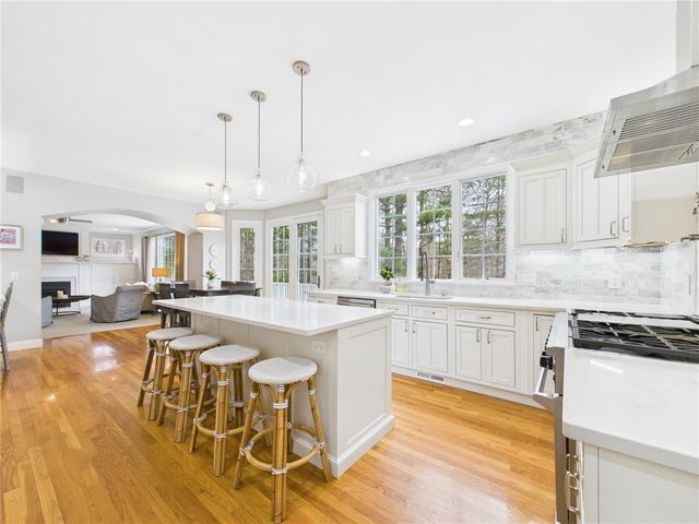 30 Taggart Court, East Greenwich, RI 02818