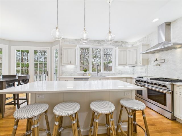 30 Taggart Court, East Greenwich, RI 02818