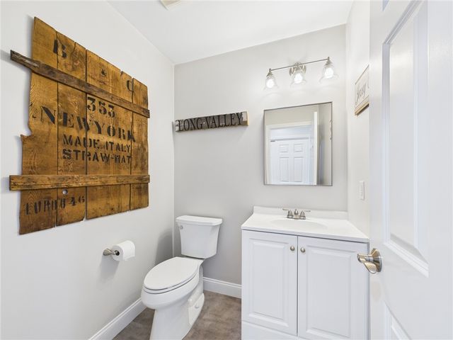 30 Taggart Court, East Greenwich, RI 02818