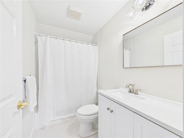 30 Taggart Court, East Greenwich, RI 02818