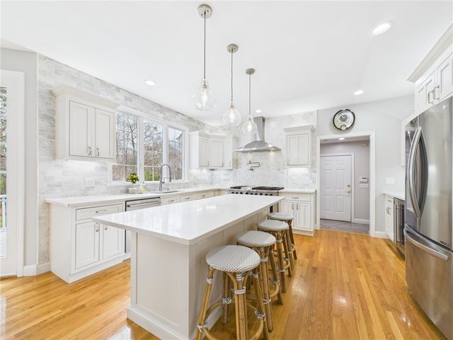 30 Taggart Court, East Greenwich, RI 02818