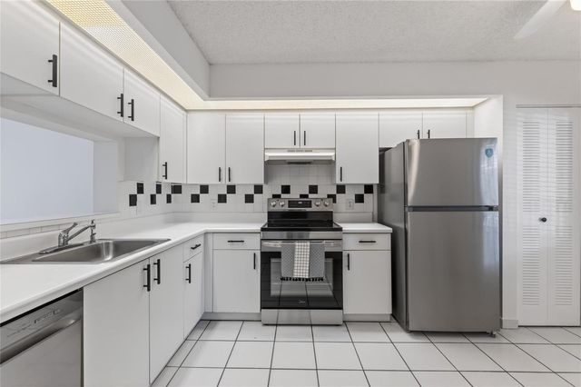 900 SW 142nd Avenue 213l, Pembroke Pines, FL 33027