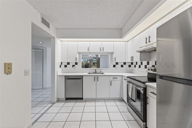 900 SW 142nd Avenue 213l, Pembroke Pines, FL 33027