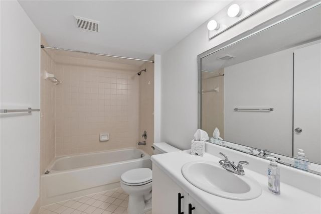 900 SW 142nd Avenue 213l, Pembroke Pines, FL 33027
