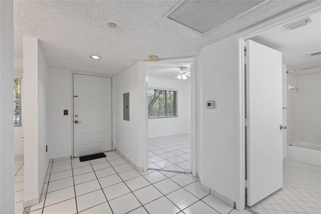 900 SW 142nd Avenue 213l, Pembroke Pines, FL 33027